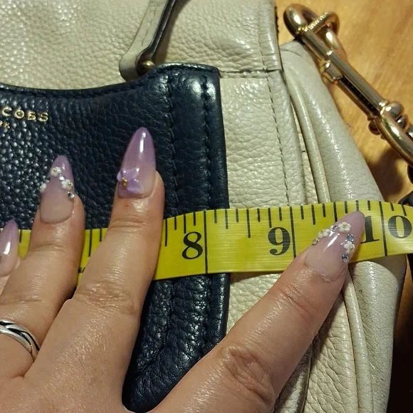 Marc Jacobs Cream & Navy Leather Crossbody Bag with Orange Strap - Picture 14 of 17